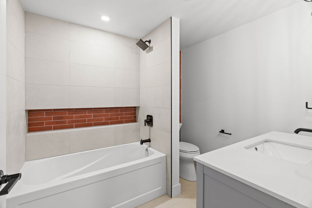 Byron: 3 Bedroom Lower Level Apartment Unit C - Image 22