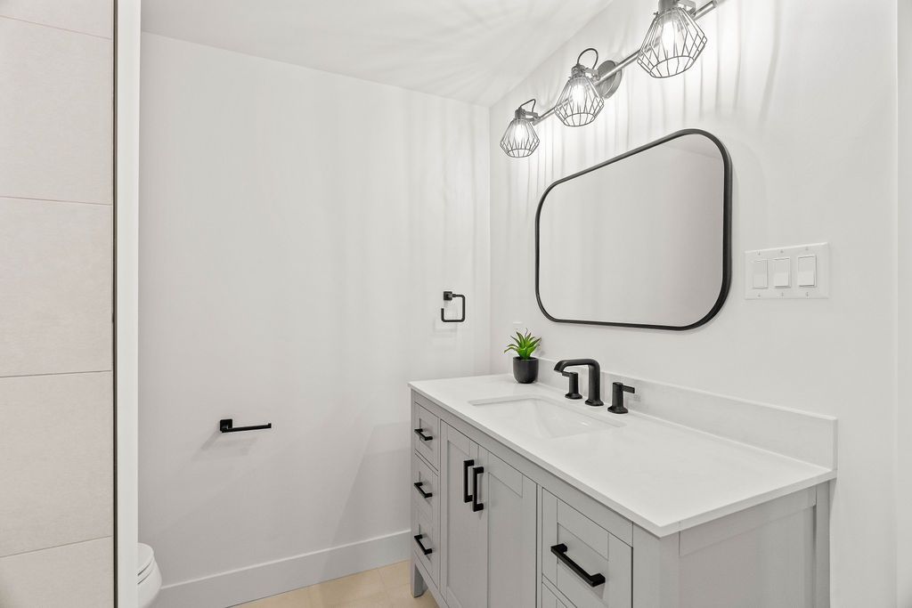 Byron: 3 Bedroom Lower Level Apartment Unit C - Image 23