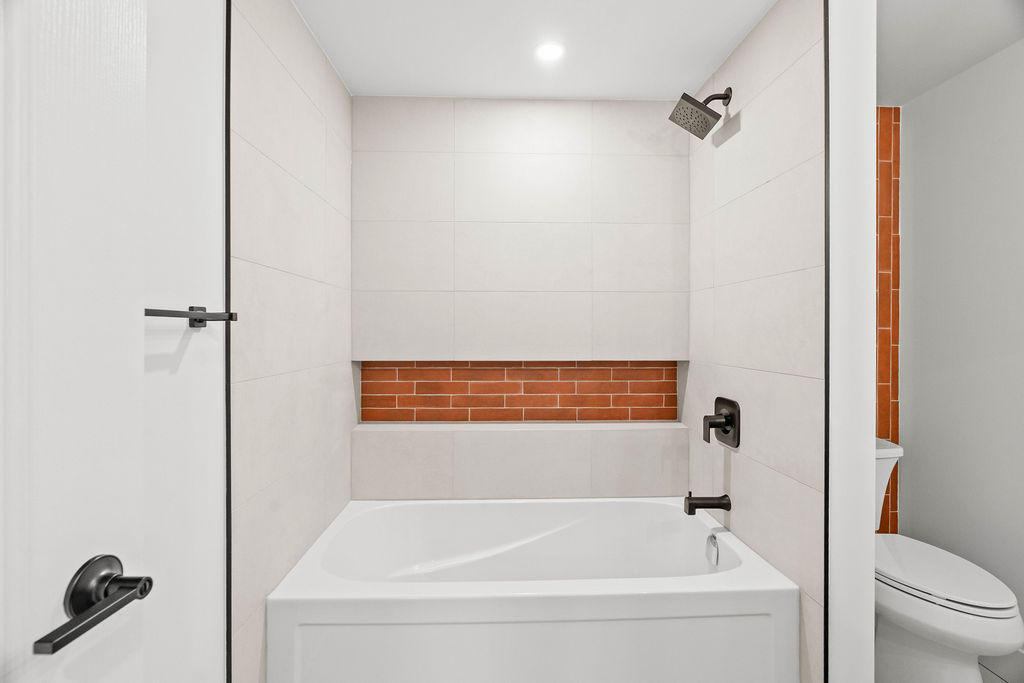 Byron: 3 Bedroom Lower Level Apartment Unit C - Image 21