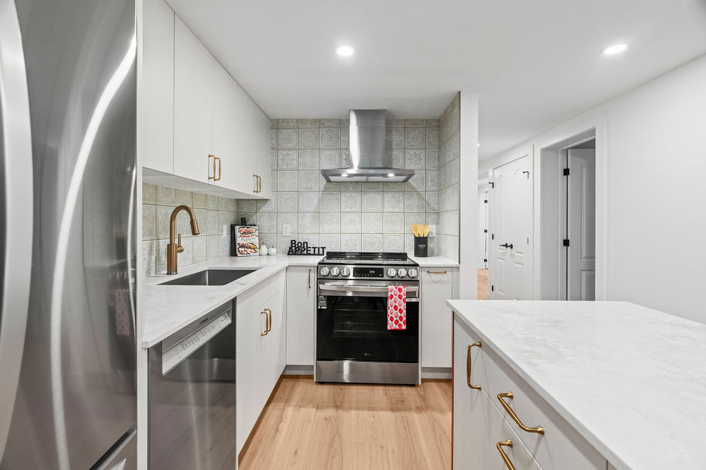 Byron: 3 Bedroom Lower Level Apartment Unit C - Image 5