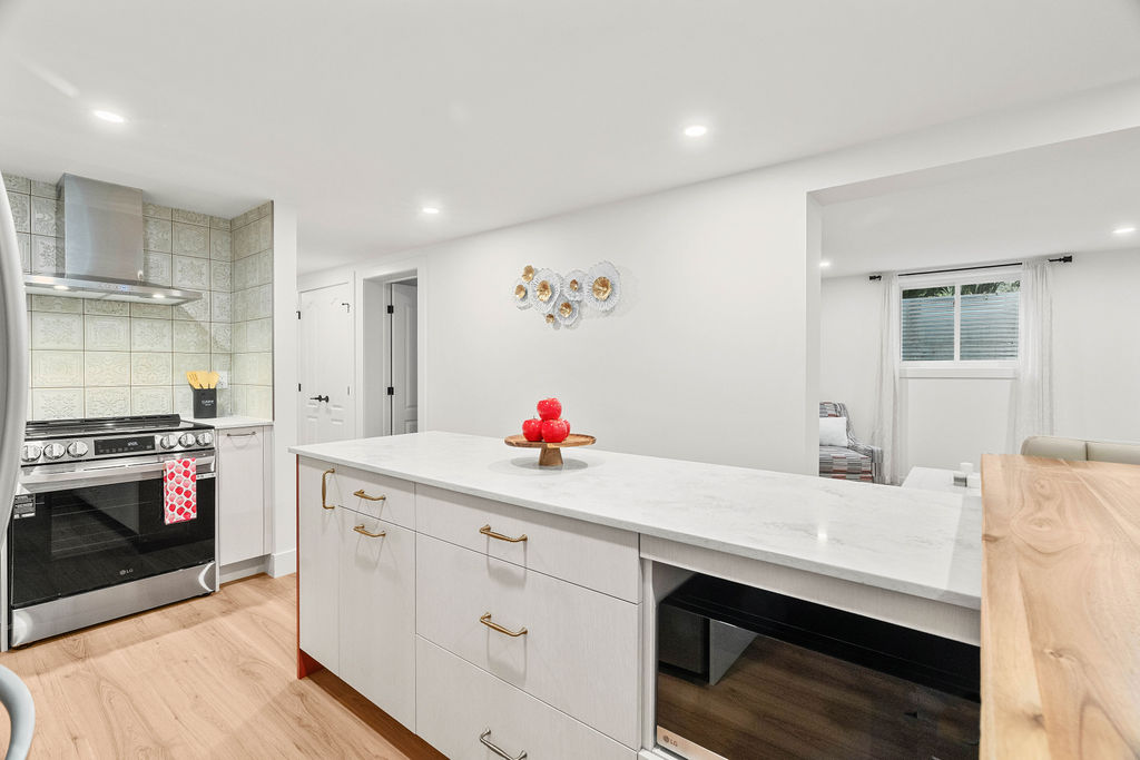 Byron: 3 Bedroom Lower Level Apartment Unit C - Image 2