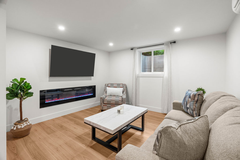 Byron: 3 Bedroom Lower Level Apartment Unit C - Image 10