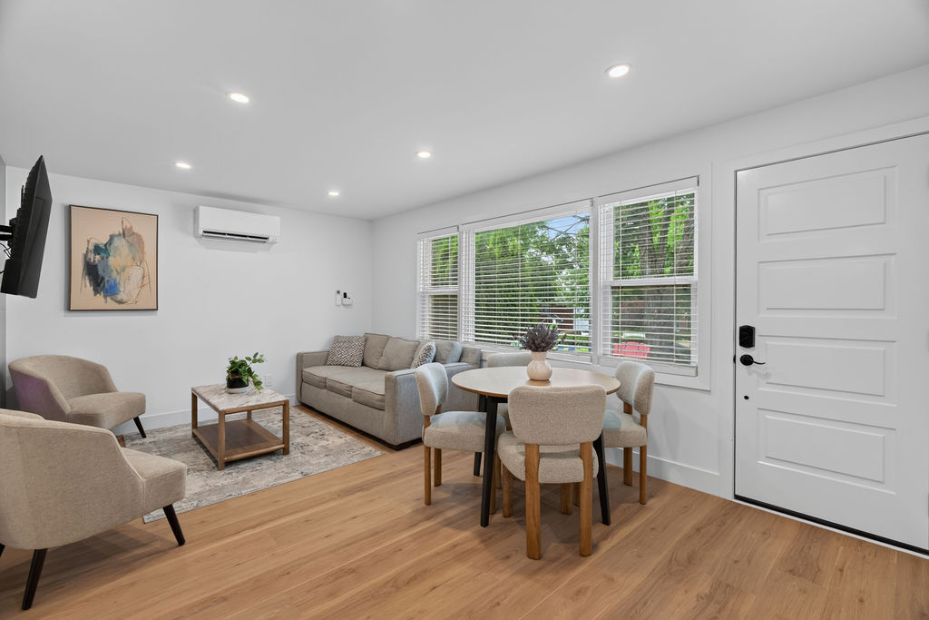 Byron-Springbank: 3 Bedroom Apartment Main Unit A - Image 4