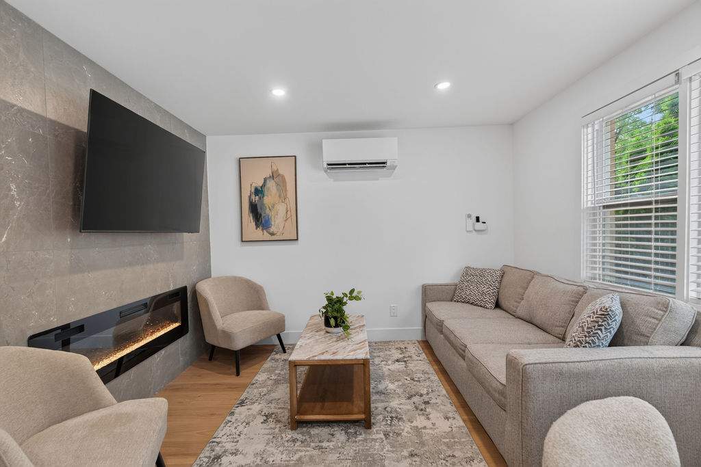 Byron-Springbank: 3 Bedroom Apartment Main Unit A - Image 2