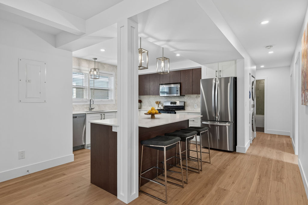 Byron-Springbank: 3 Bedroom Apartment Main Unit A - Image 6