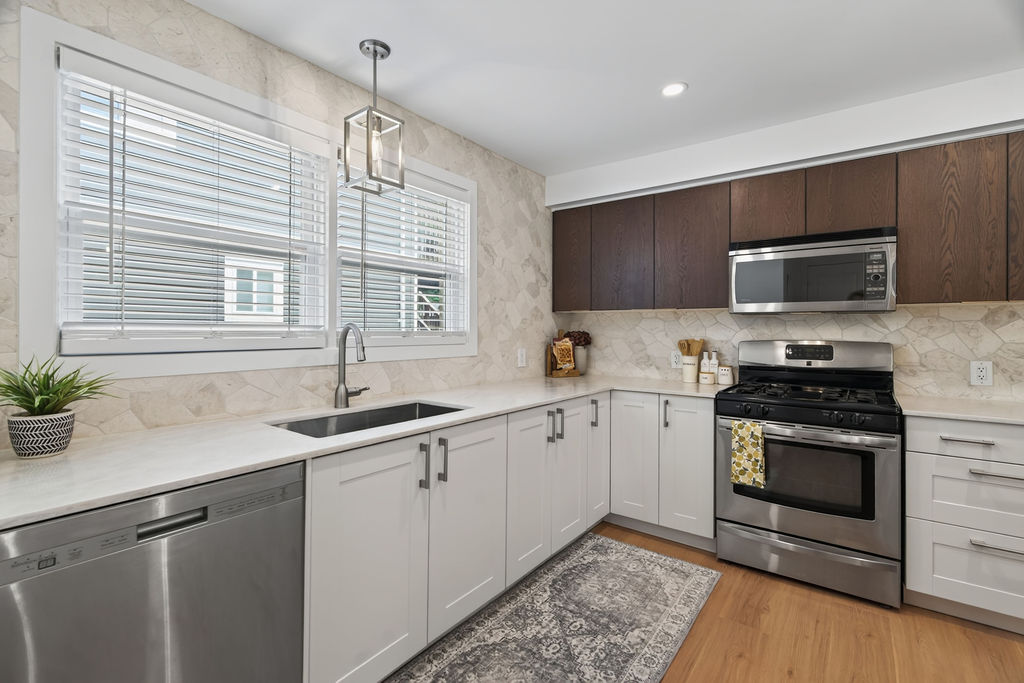 Byron-Springbank: 3 Bedroom Apartment Main Unit A - Image 8