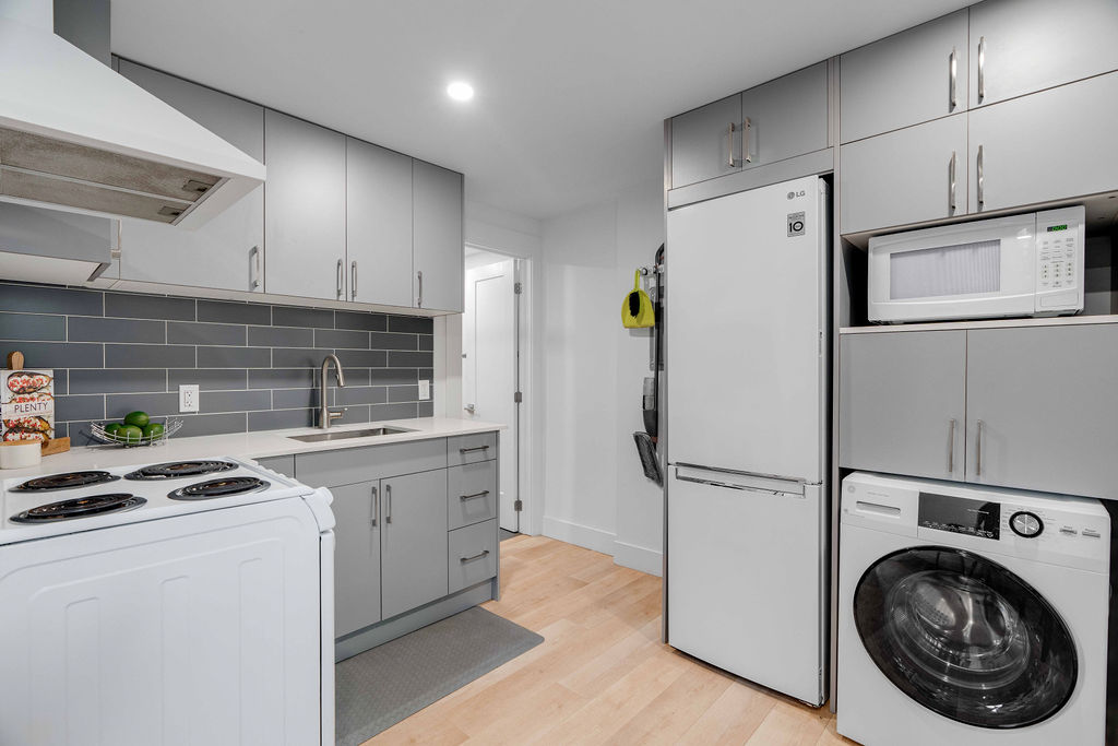 Old South: 1 Bedroom Century Apartment Unit 6 - Image 4