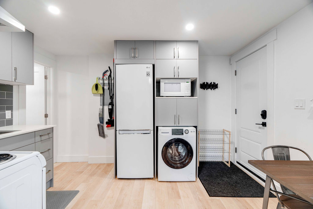 Old South: 1 Bedroom Century Apartment Unit 6 - Image 5