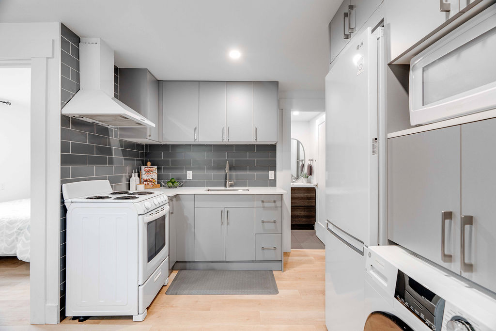 Old South: 1 Bedroom Century Apartment Unit 6 - Image 3