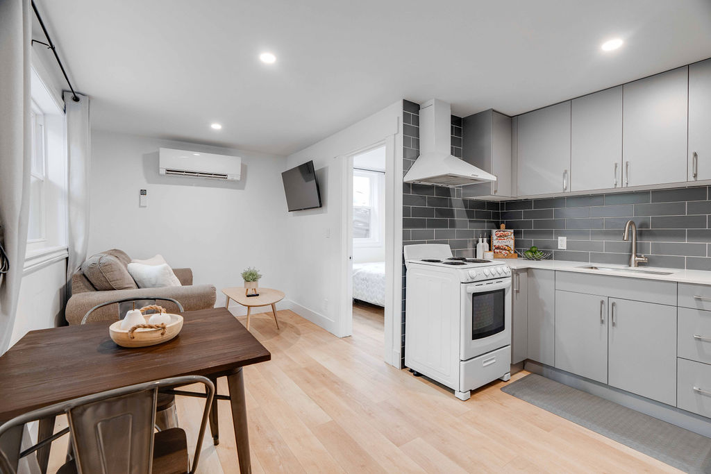 Old South: 1 Bedroom Century Apartment Unit 6 - Image 6