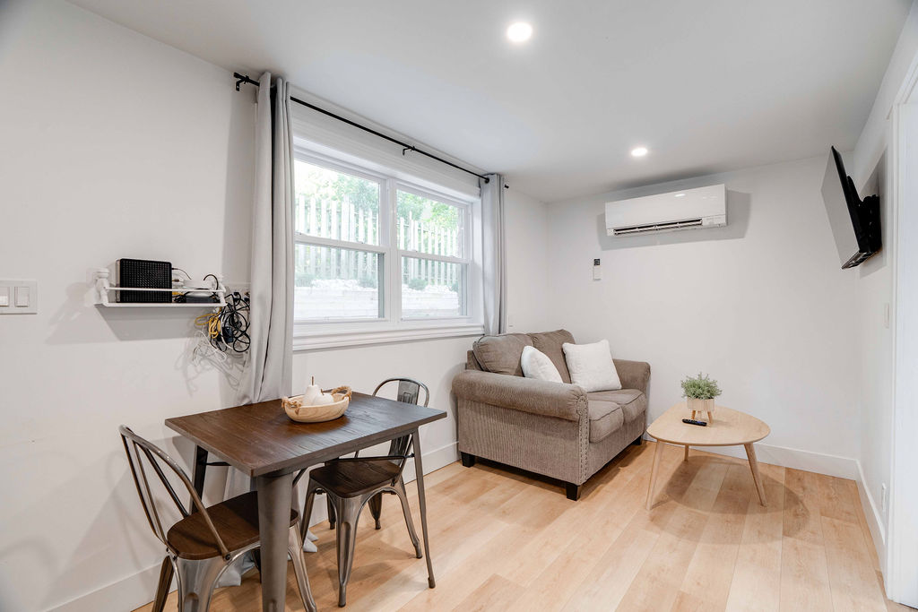 Old South: 1 Bedroom Century Apartment Unit 6 - Image 7