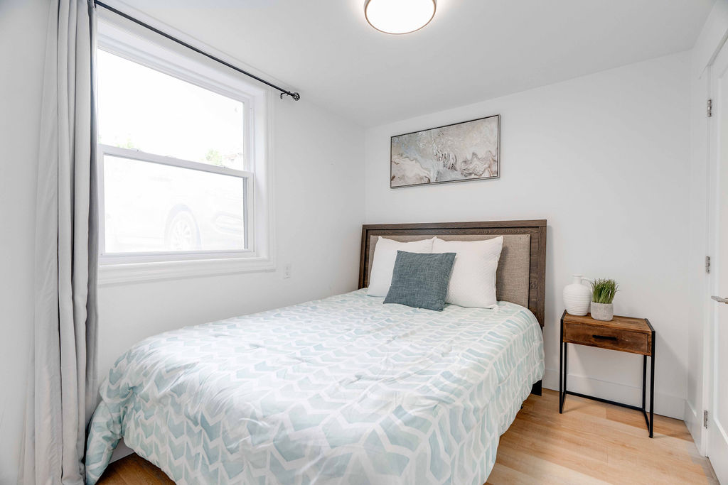 Old South: 1 Bedroom Century Apartment Unit 6 - Image 9