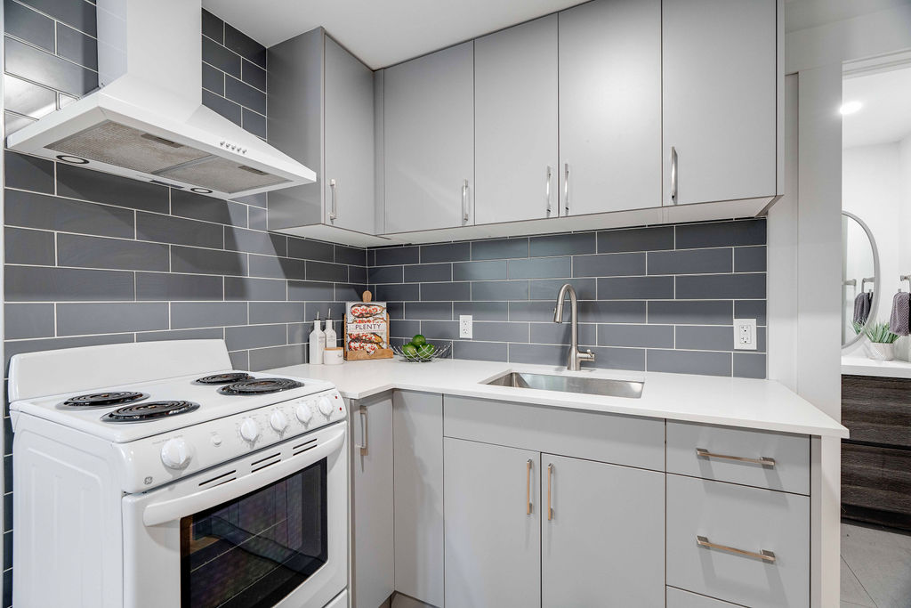 Old South: 1 Bedroom Century Apartment Unit 6 - Image 2