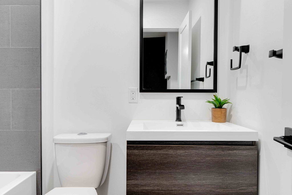 Old South: 1 Bedroom Century Apartment Unit 8 - Image 19