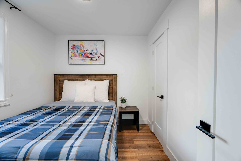 Old South: 1 Bedroom Century Apartment Unit 8 - Image 15