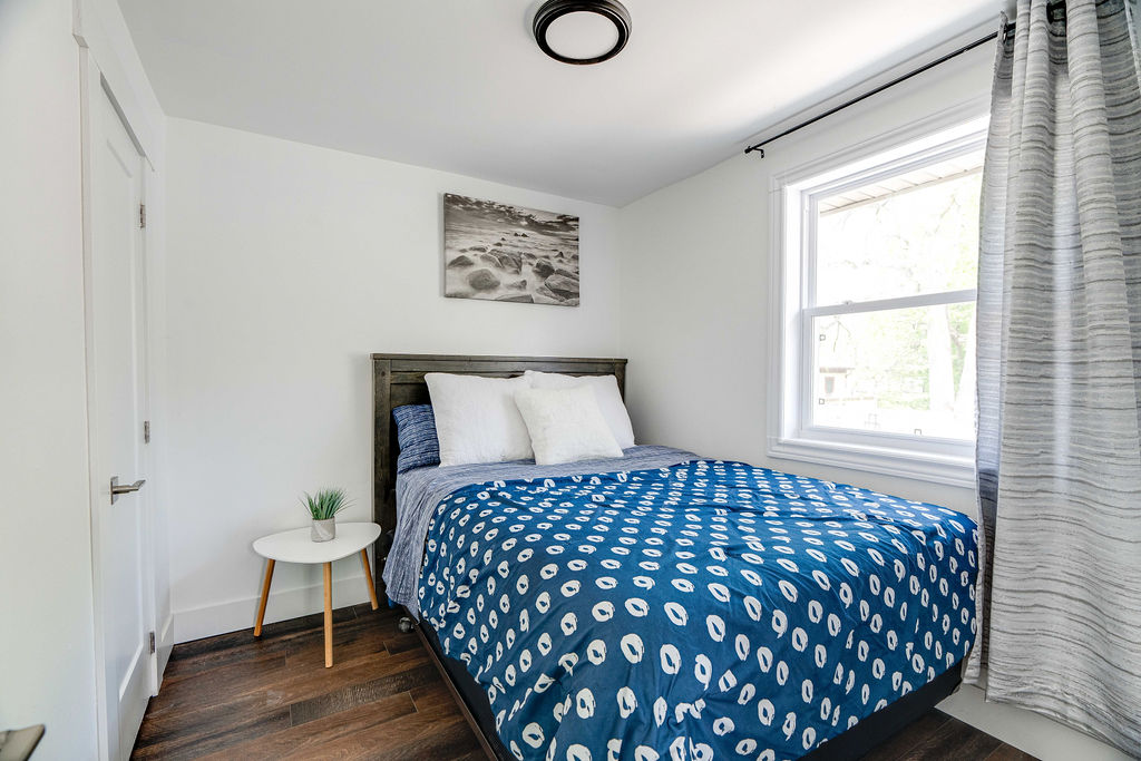 Old South: 1-Bedrooms Century Apartment Unit 9 - Image 11