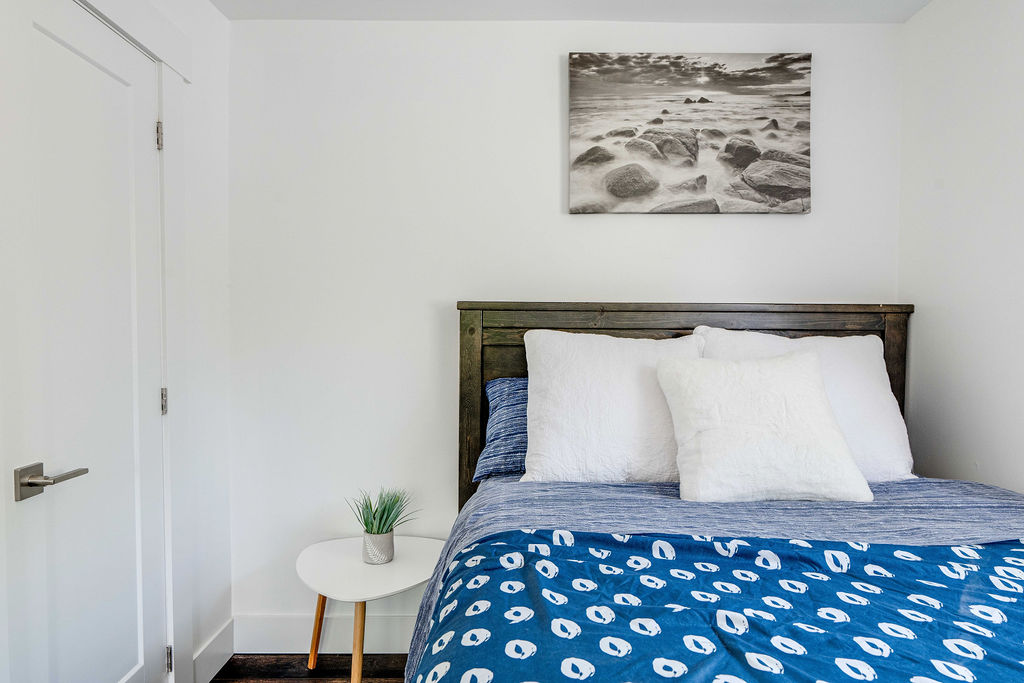 Old South: 1-Bedrooms Century Apartment Unit 9 - Image 10