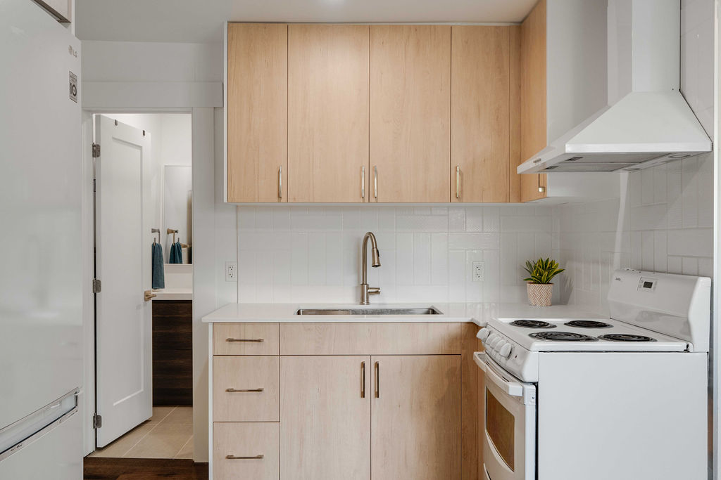 Old South: 1-Bedrooms Century Apartment Unit 9 - Image 3