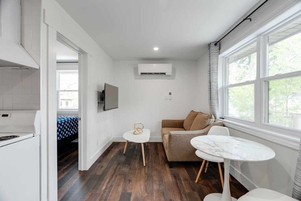 Old South: 1-Bedrooms Century Apartment Unit 9 - Image 8