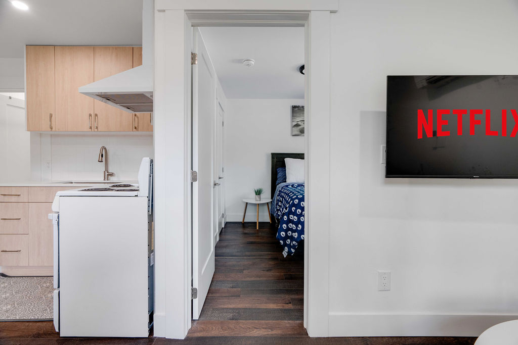 Old South: 1-Bedrooms Century Apartment Unit 9 - Image 9