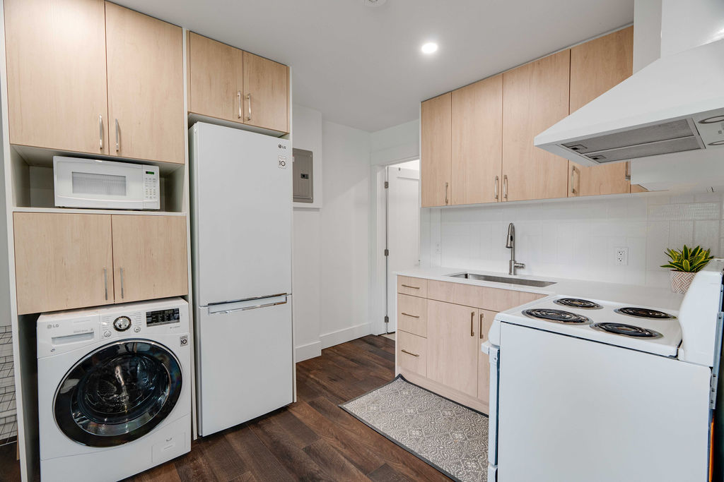 Old South: 1-Bedrooms Century Apartment Unit 9 - Image 5