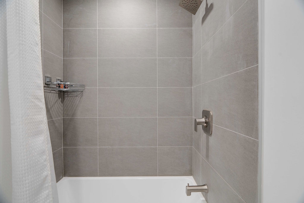 Old South: 1-Bedrooms Century Apartment Unit 9 - Image 13