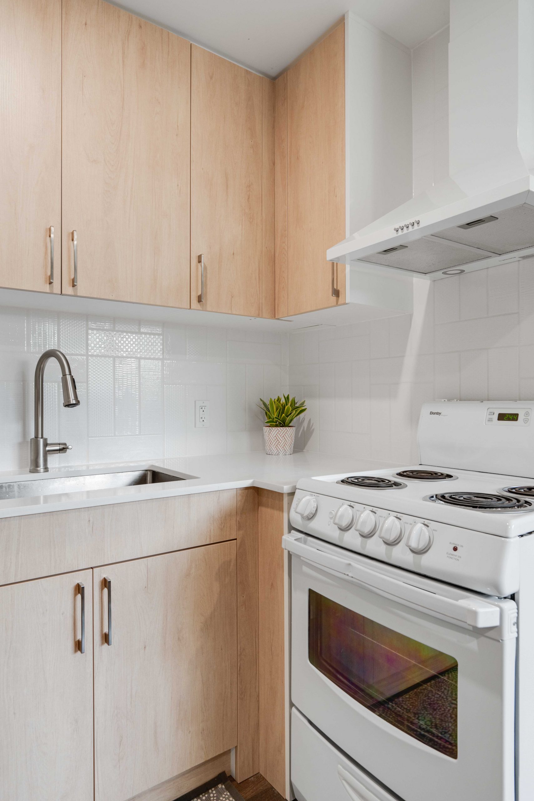 Old South: 1-Bedrooms Century Apartment Unit 9