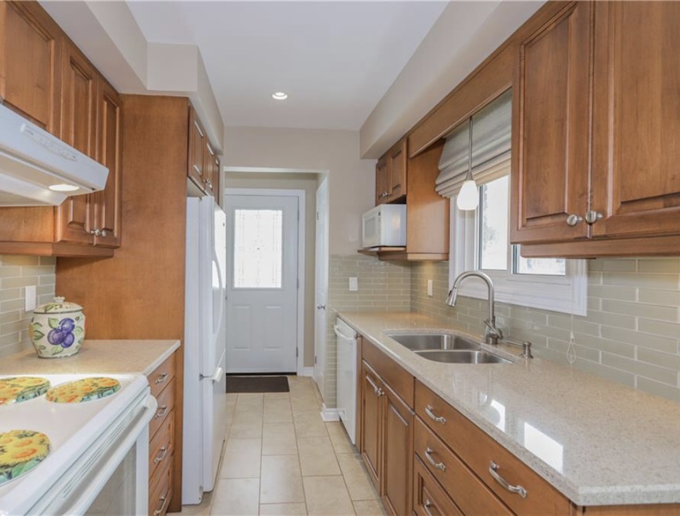 Westminster; 3 Bed + Den, 1.5 Bath Home - Image 10