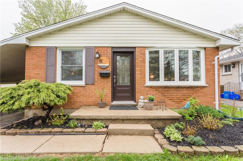 Westminster; 3 Bed + Den, 1.5 Bath Home - Image 2