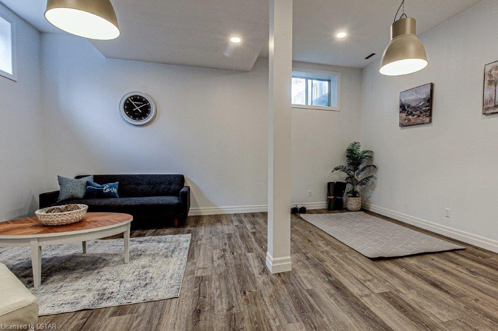 White Oaks; 3 Bed + Den, 2 Bath Home - Image 14