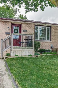 White Oaks; 3 Bed + Den, 2 Bath Home