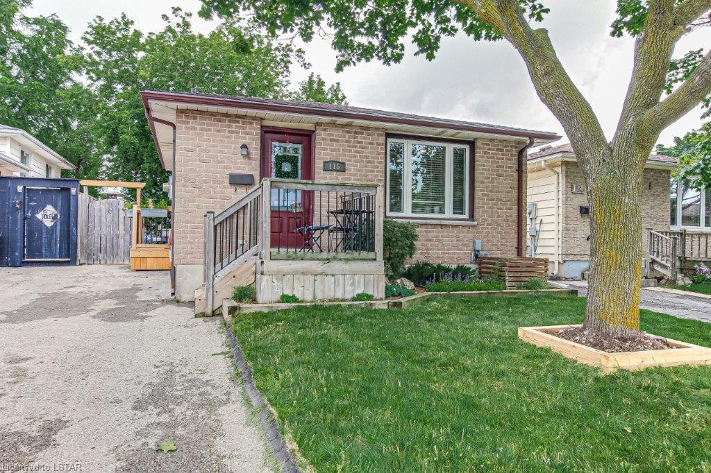 White Oaks; 3 Bed + Den, 2 Bath Home
