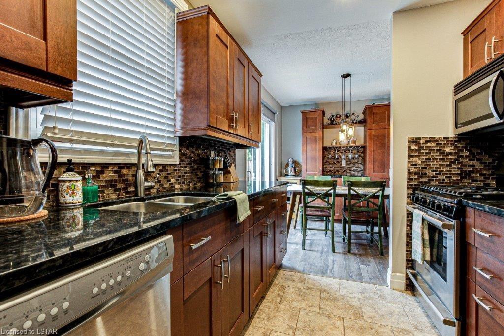 White Oaks; 3 Bed + Den, 2 Bath Home - Image 5