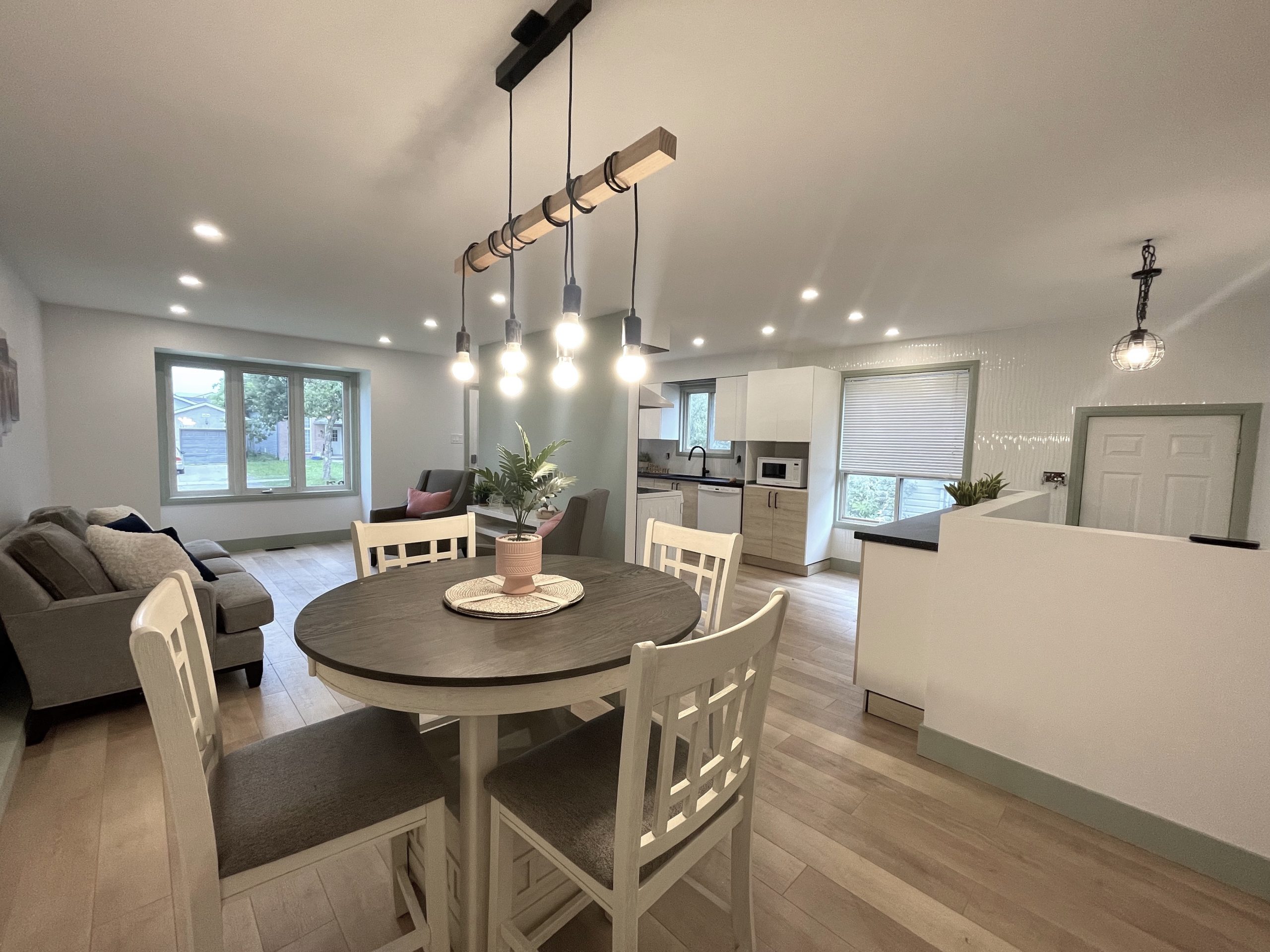 Fanshawe; Fleming Dr; 5 Bed, 2 Bath Home - Image 5