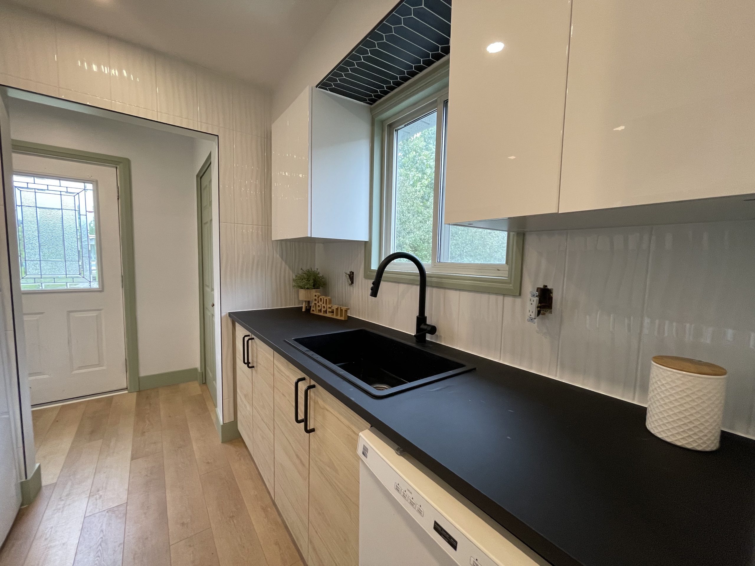 Fanshawe; Fleming Dr; 5 Bed, 2 Bath Home - Image 7