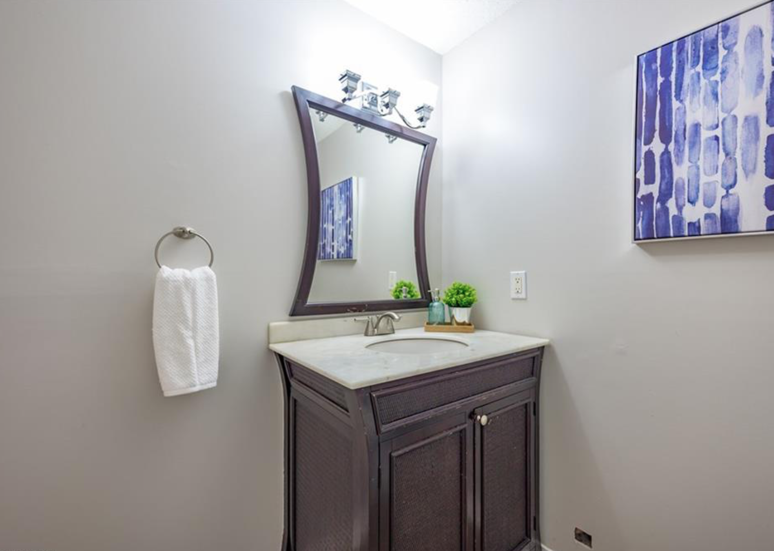 Stoney Creek; 4 Bed, 2 Bath Home - Image 22