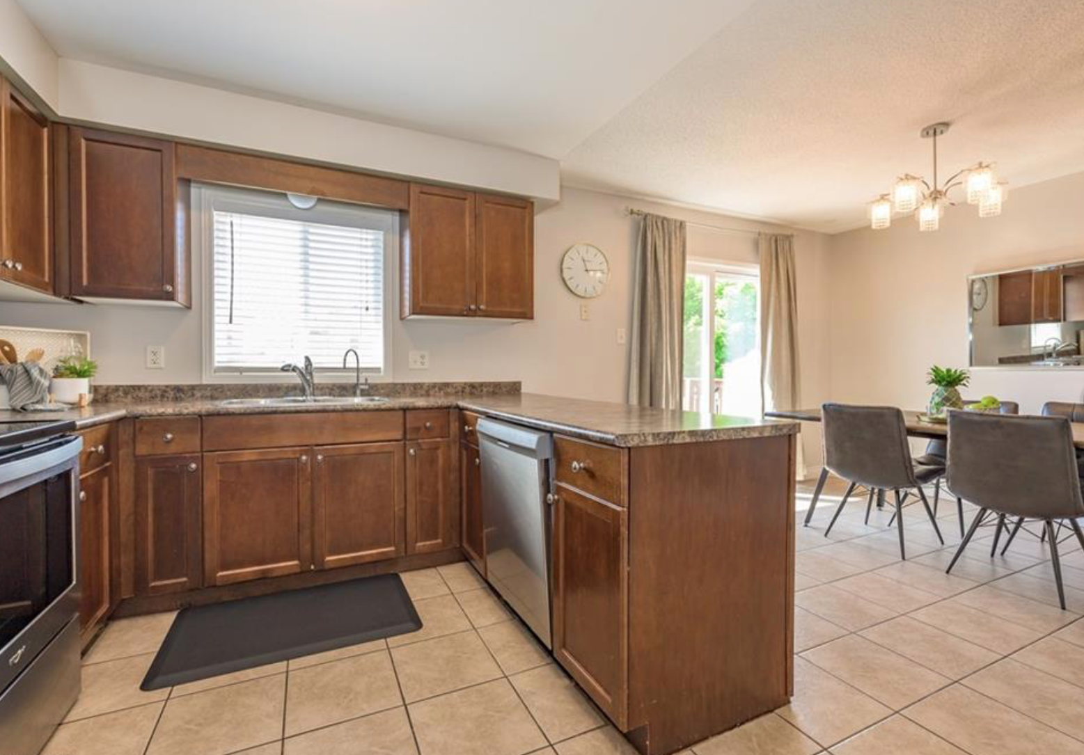 Stoney Creek; 4 Bed, 2 Bath Home - Image 8