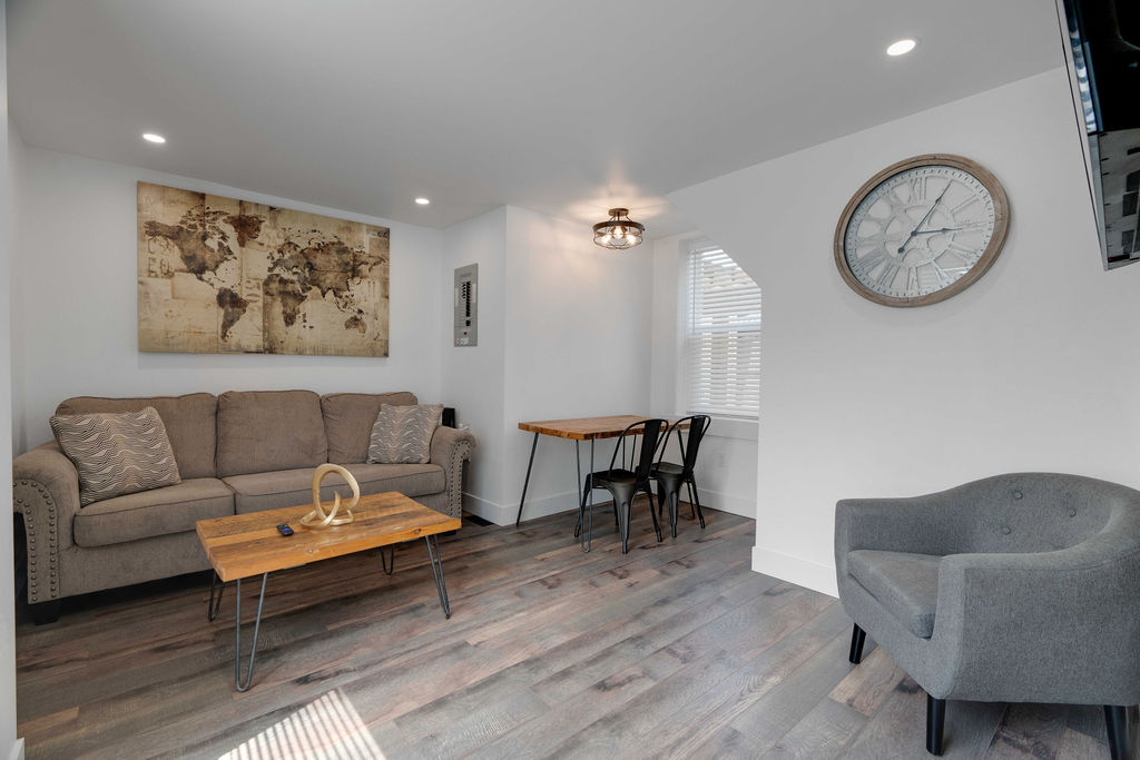 Old South: 2 Bedroom Century Apartment Unit 5 - Image 8