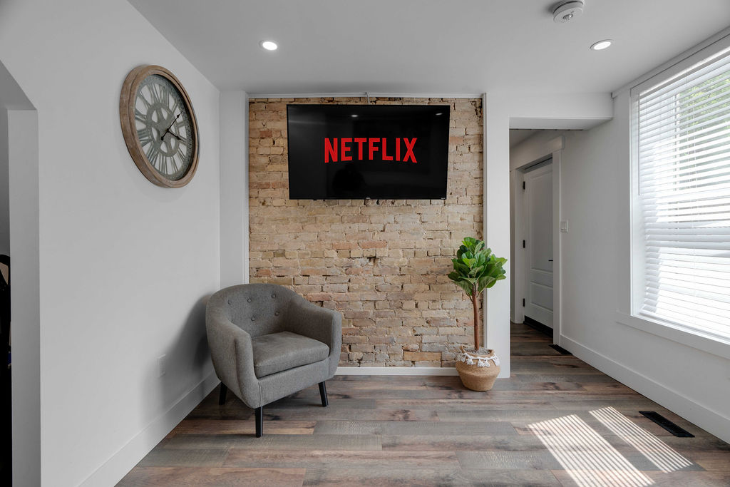 Old South: 2 Bedroom Century Apartment Unit 5 - Image 11