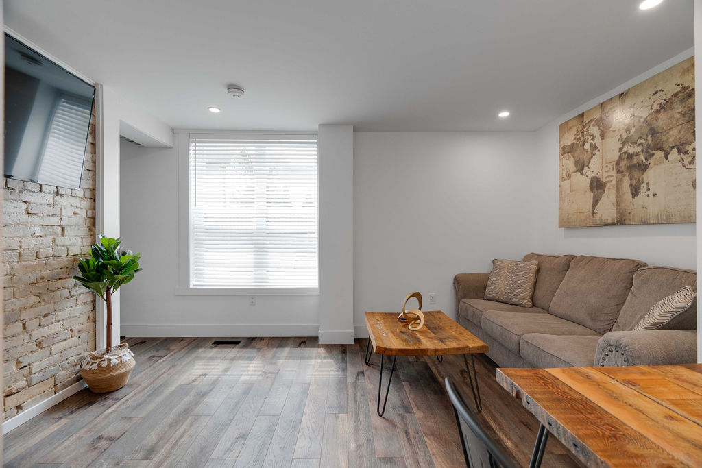 Old South: 2 Bedroom Century Apartment Unit 5 - Image 10