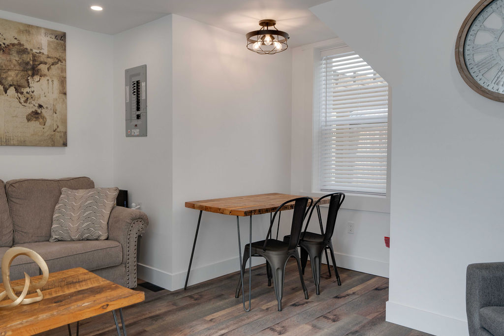 Old South: 2 Bedroom Century Apartment Unit 5 - Image 9