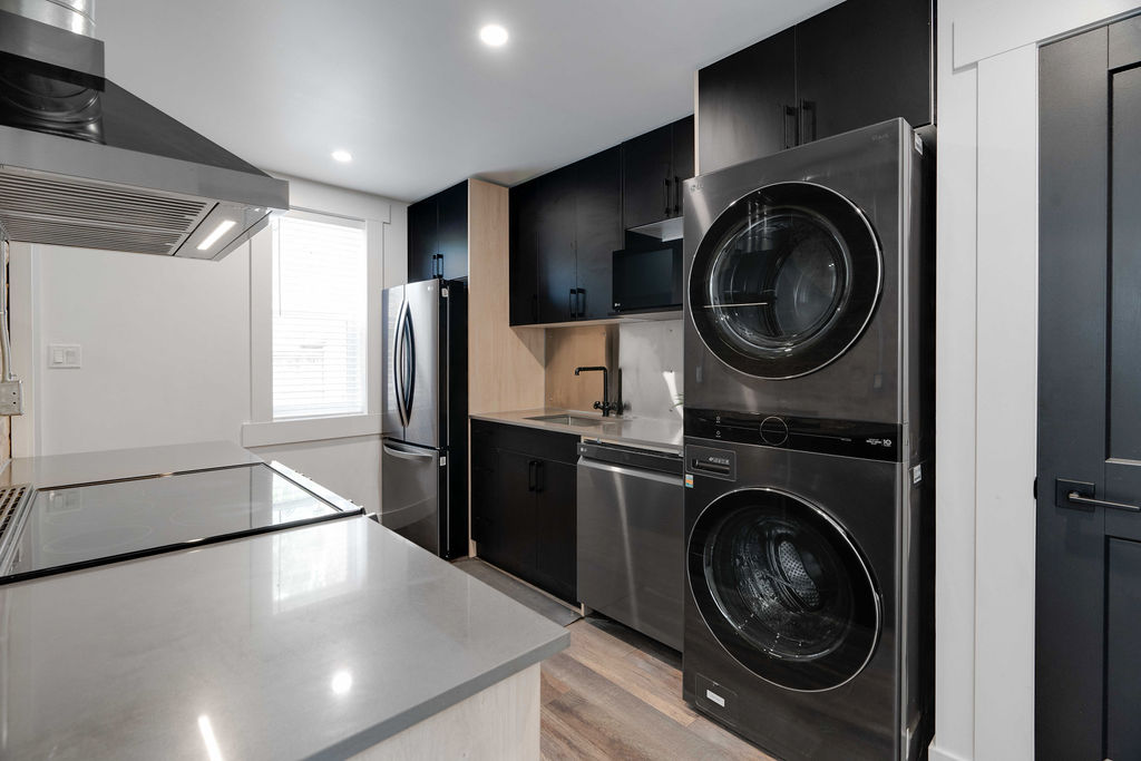 Old South: 2 Bedroom Century Apartment Unit 5 - Image 3