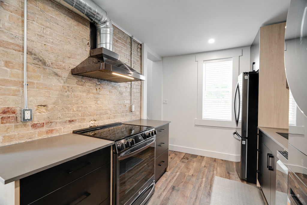 Old South: 2 Bedroom Century Apartment Unit 5 - Image 6