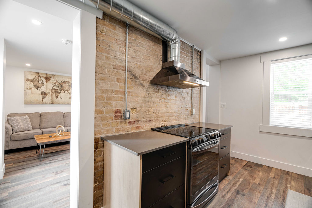 Old South: 2 Bedroom Century Apartment Unit 5 - Image 7