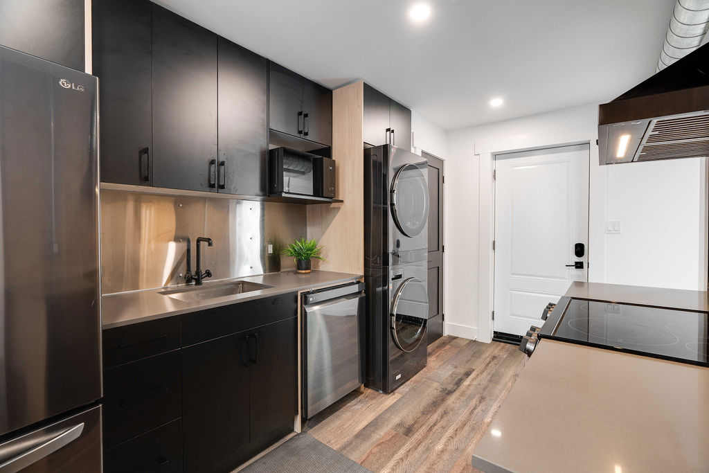 Old South: 2 Bedroom Century Apartment Unit 5 - Image 2