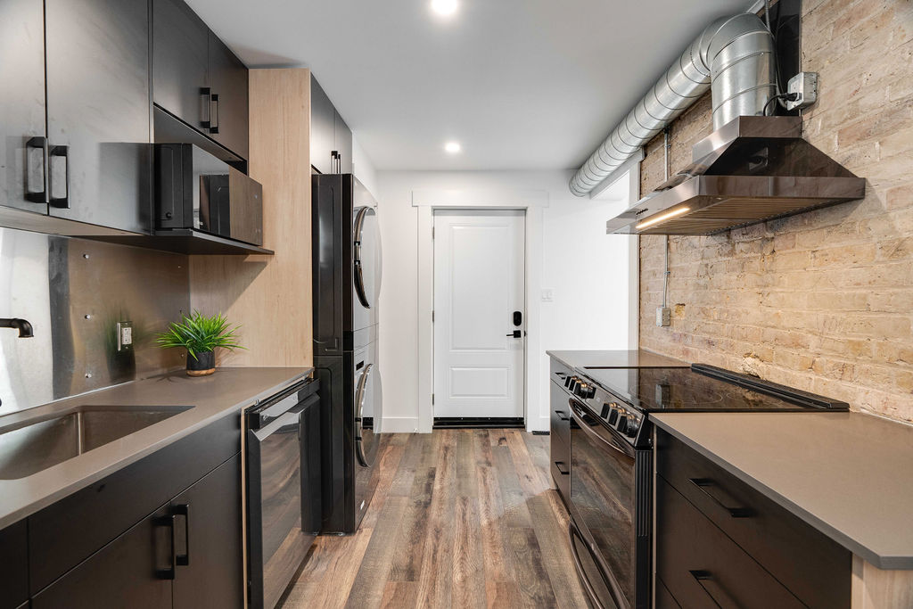 Old South: 2 Bedroom Century Apartment Unit 5 - Image 5