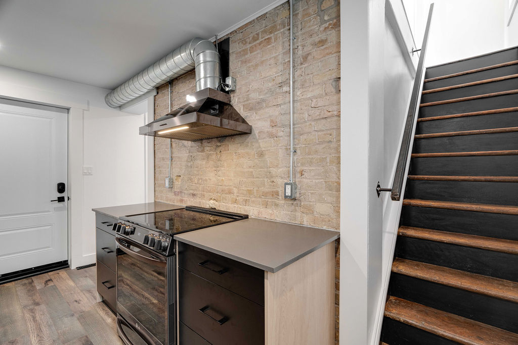 Old South: 2 Bedroom Century Apartment Unit 5 - Image 12