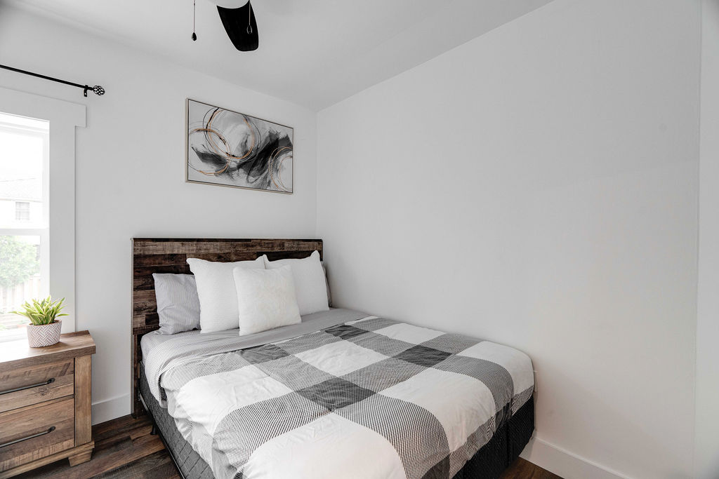 Old South: 2 Bedroom Century Apartment Unit 5 - Image 15