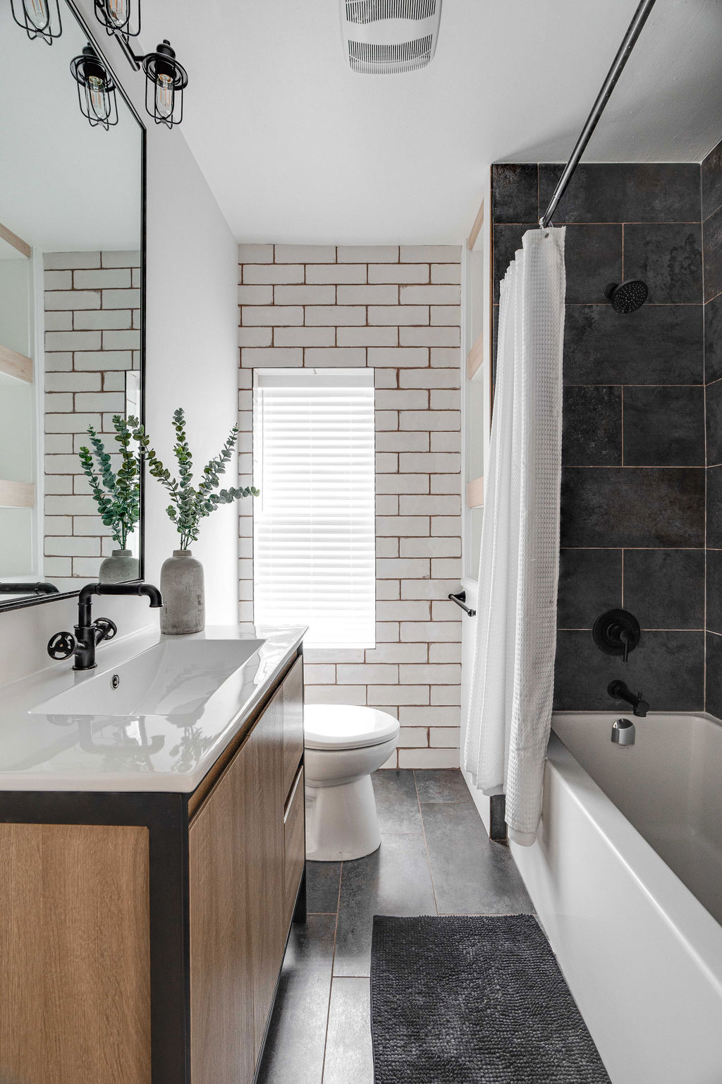 Old South: 2 Bedroom Century Apartment Unit 5 - Image 24