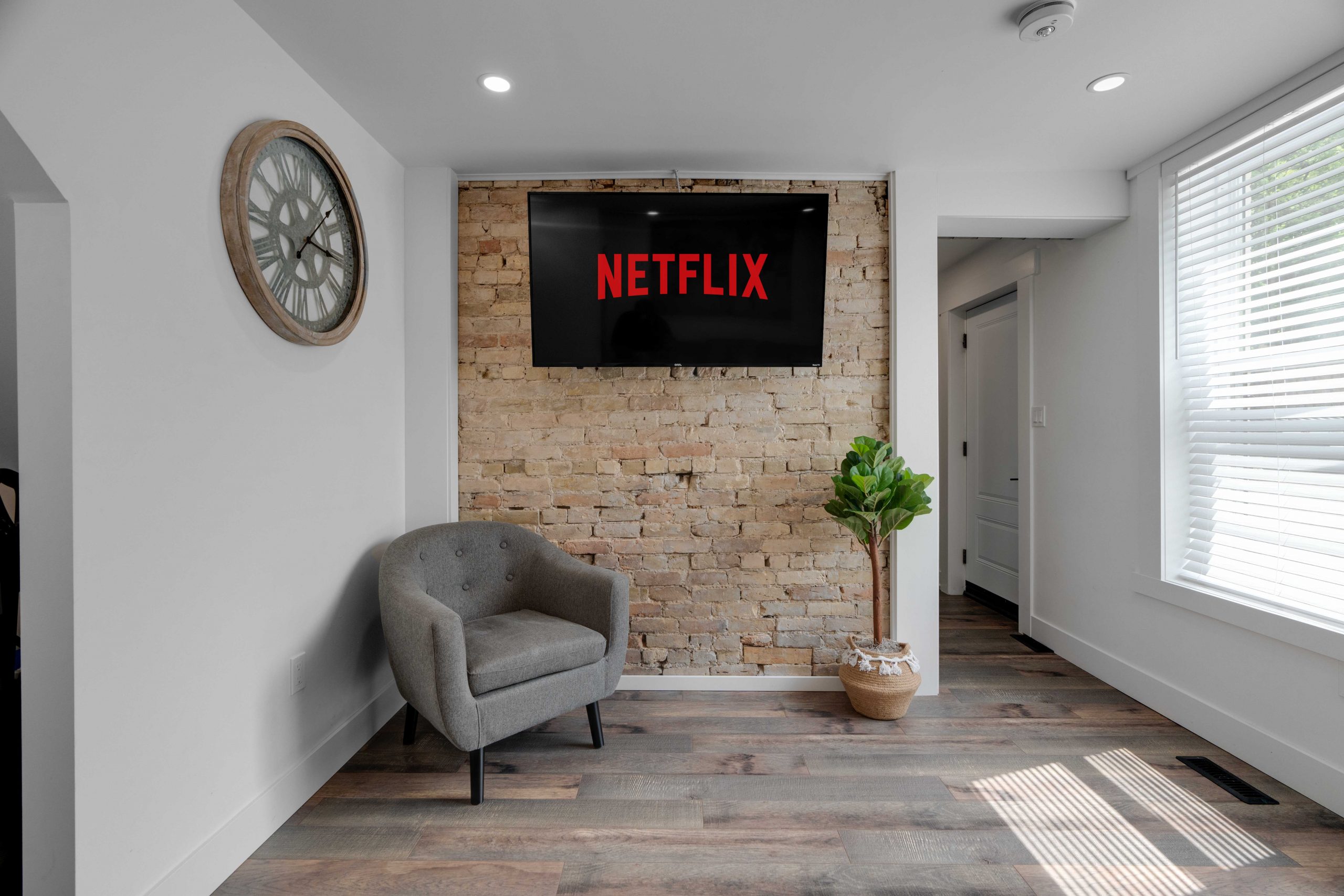 Old South: 2 Bedroom Century Apartment Unit 5